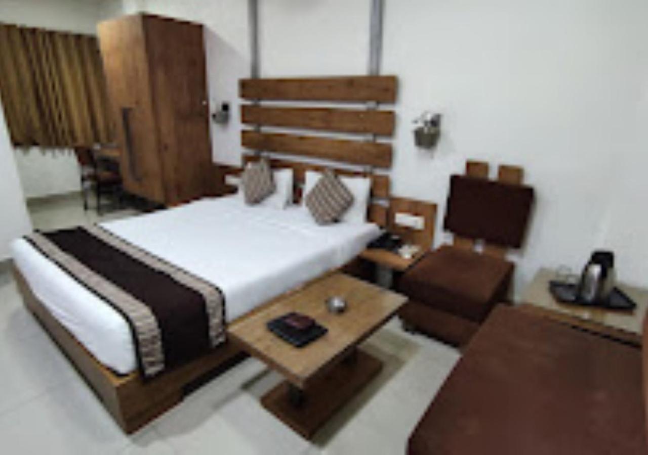 Hotel Siddharth Premiere Chandrapur Eksteriør billede