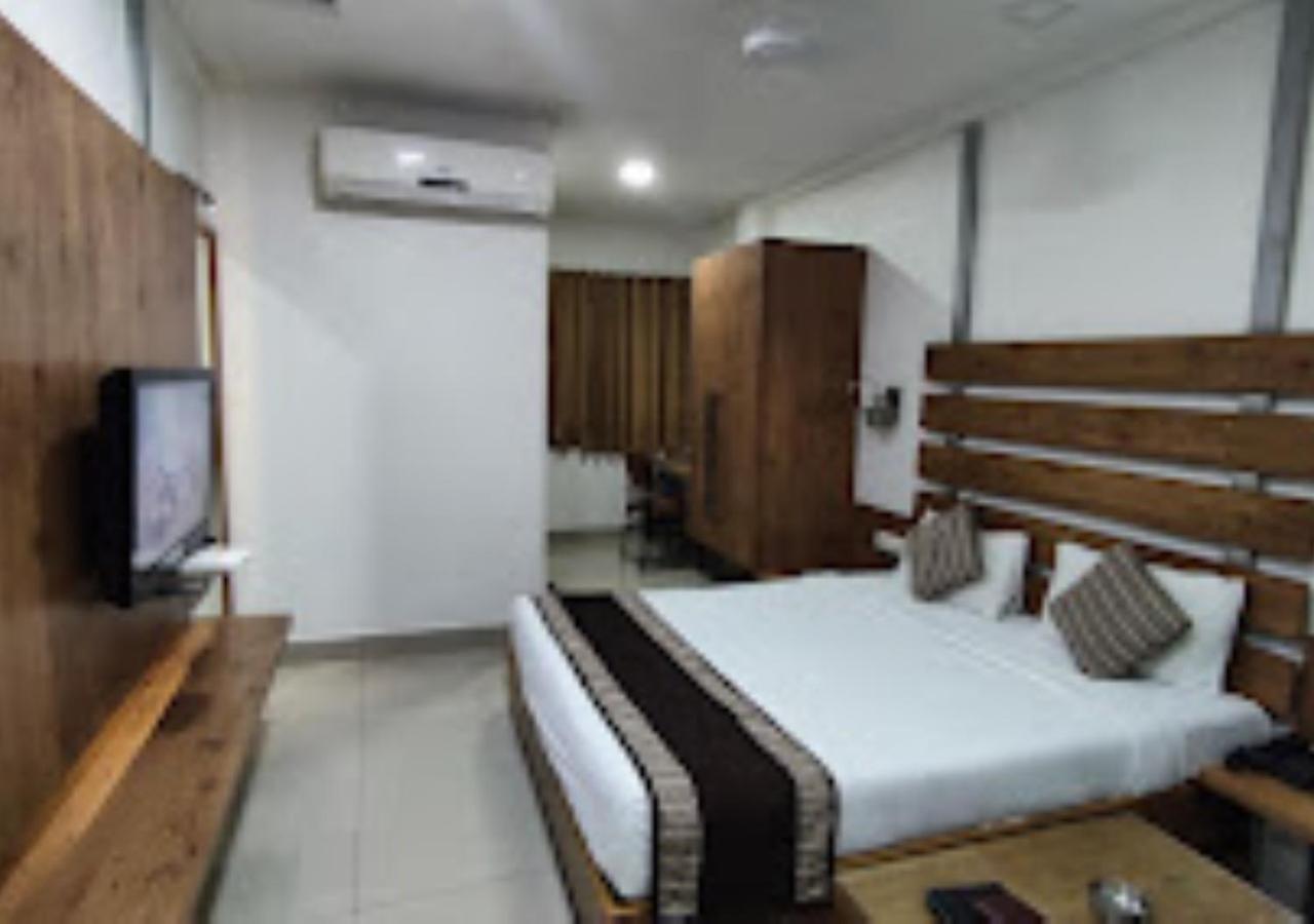 Hotel Siddharth Premiere Chandrapur Eksteriør billede